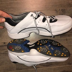 Golf shoe